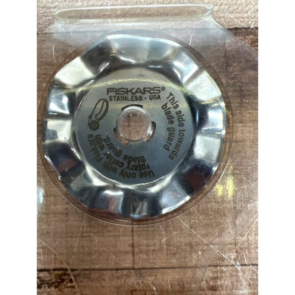 2 Fiskars Stainless Steel 45mm Pinking Rotary Blades Fits Fiskars Rotary Cutters - Picture 3 of 5